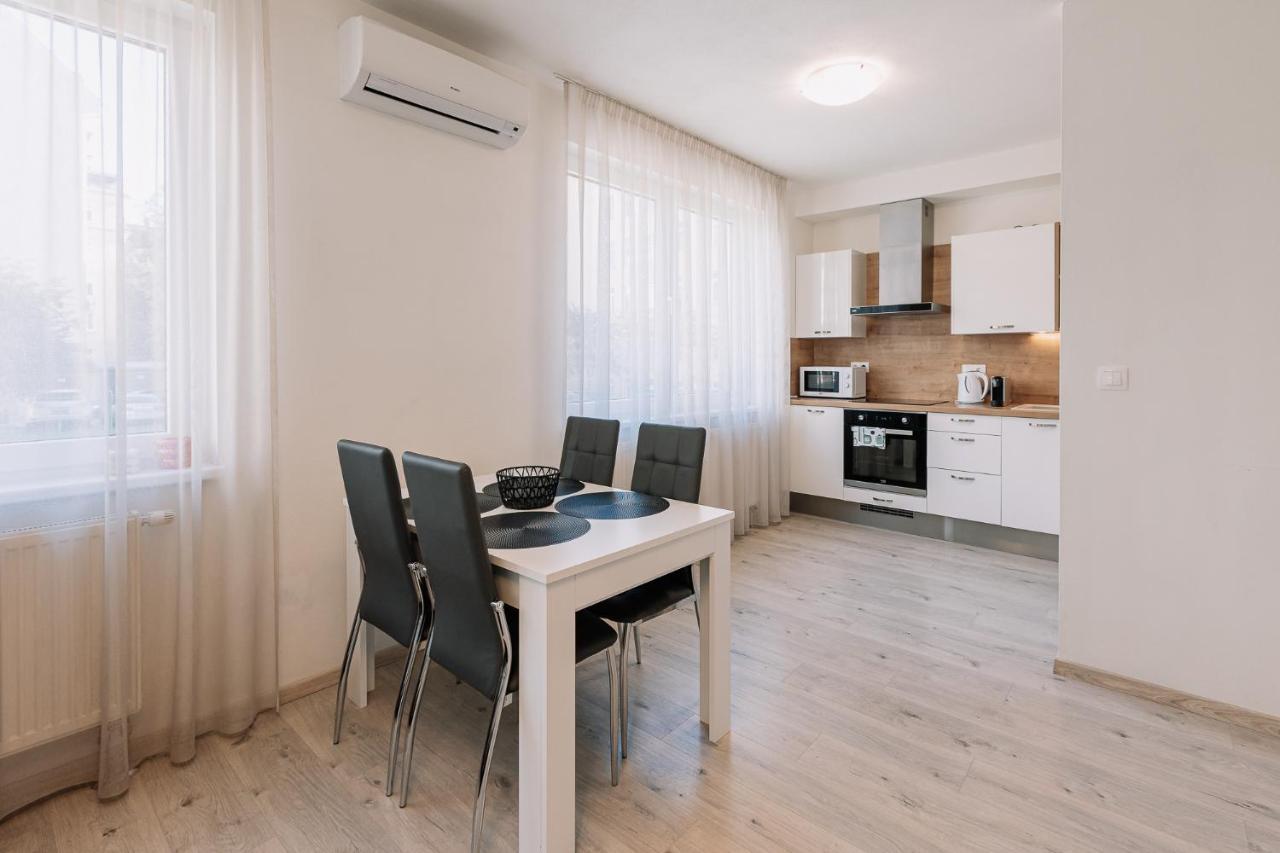 Skau 1 Old Town Family & Business Apartment Free Parking Pressburg Exterior foto