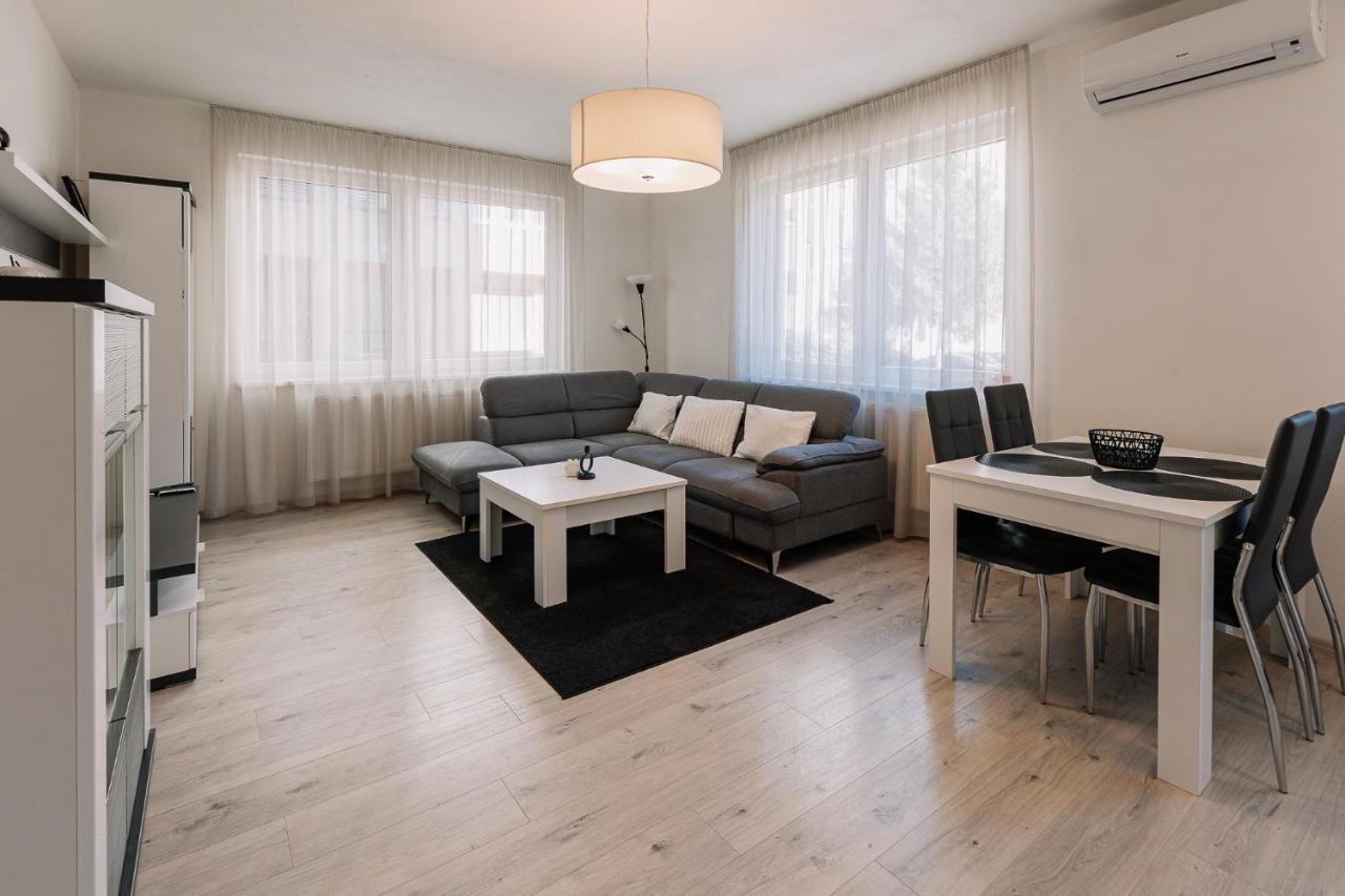 Skau 1 Old Town Family & Business Apartment Free Parking Pressburg Exterior foto